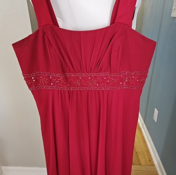 Red Prom Dress David's Bridal size 8 - Picture 2 of 12